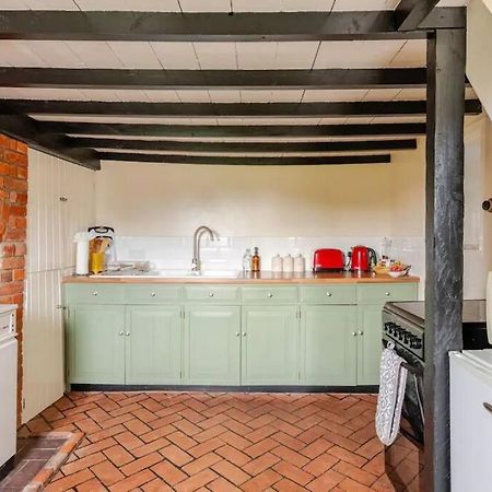 Cozy One-Bedroom Cottage In Great Tey Екстер'єр фото