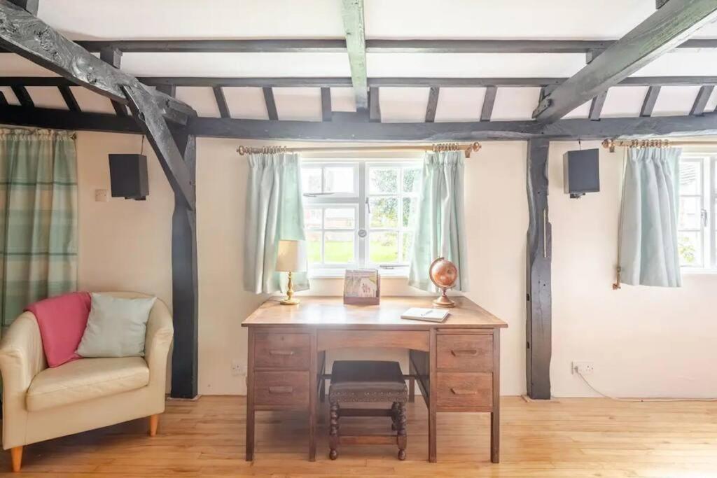 Cozy One-Bedroom Cottage In Great Tey Екстер'єр фото