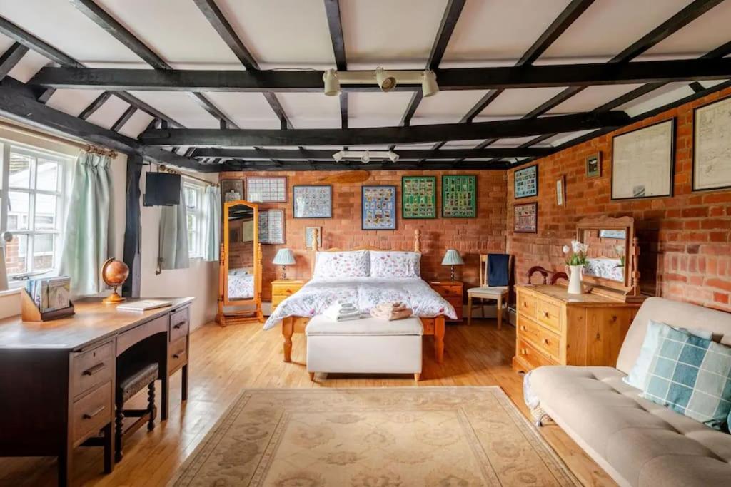 Cozy One-Bedroom Cottage In Great Tey Екстер'єр фото